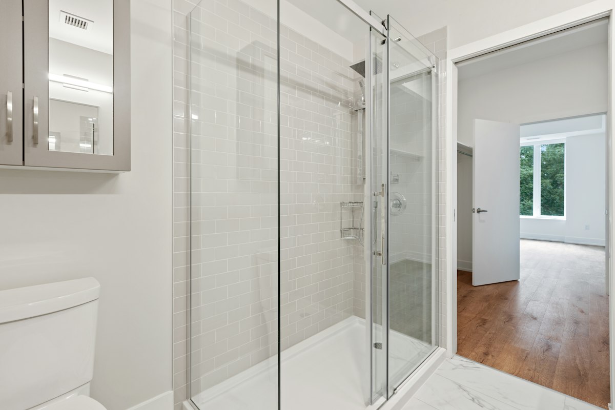 Douche à l italienne : paroi en verre fixe
