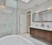 Douche à l italienne avec receveur extra-plat et paroi vitrée