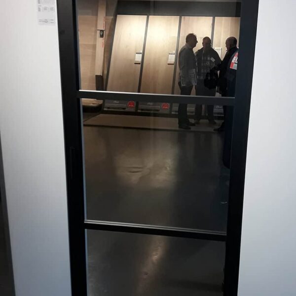 Porte vitrée 4