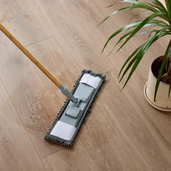 Sol stratifié effet chêne brun clair