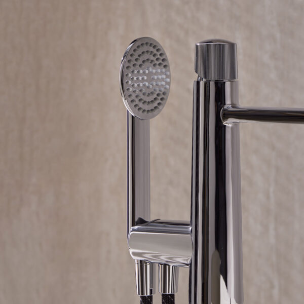 Robinetterie sur pied pour baignoire noir mat